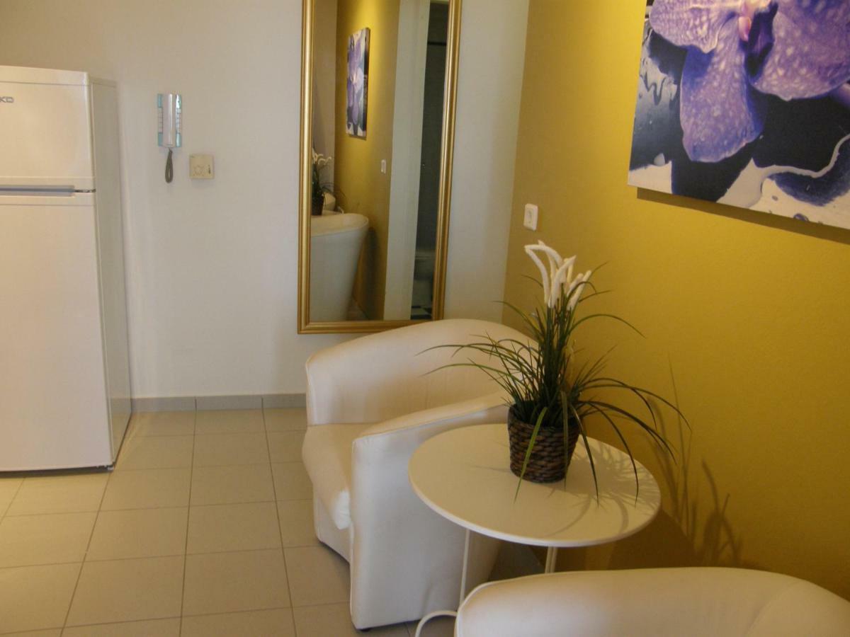 Apartment Christi A&β Kokkini Hani